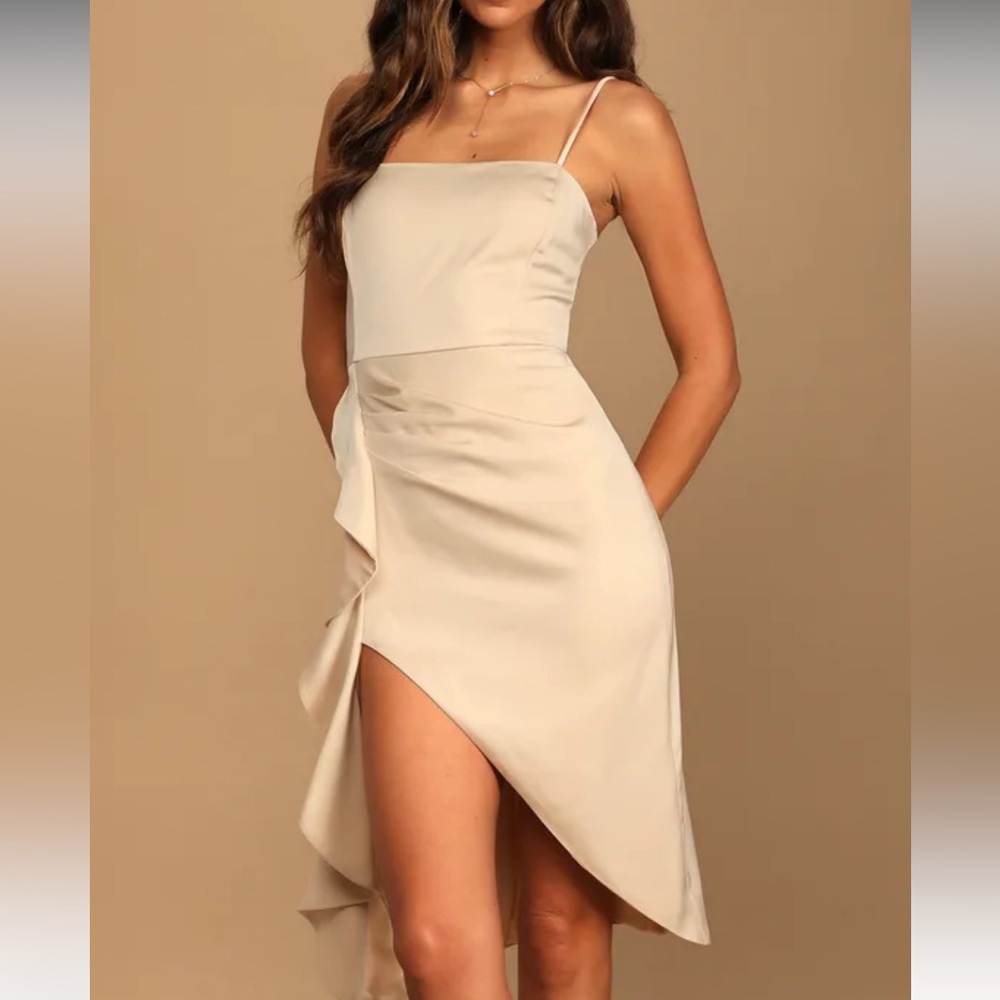 *NWT* Lulu’s beige satin midi dress